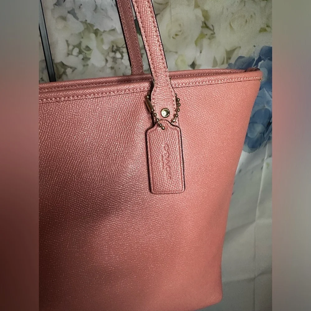 Coach Outlet light pink city zip tote GUC - Picture 8 of 16